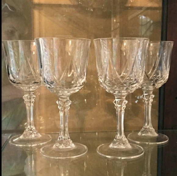 Set of 4 Vintage Crystal Star Cut Wine Stemware - Picture 6 of 6